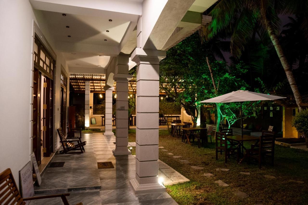 Plantation Surf Inn & Restaurant Midigama East Exterior foto