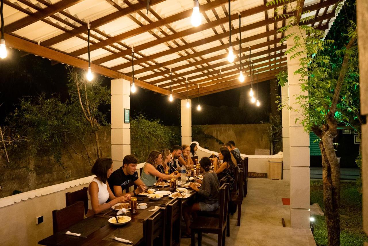 Plantation Surf Inn & Restaurant Midigama East Exterior foto