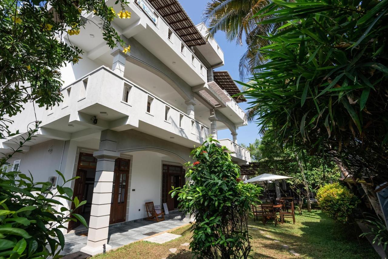 Plantation Surf Inn & Restaurant Midigama East Exterior foto