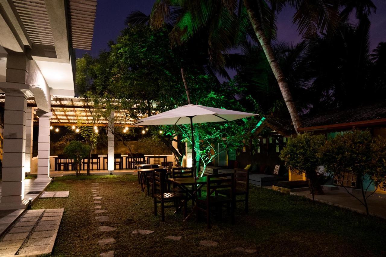Plantation Surf Inn & Restaurant Midigama East Exterior foto