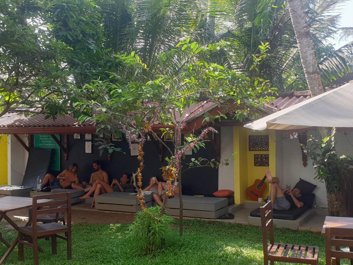 Plantation Surf Inn & Restaurant Midigama East Exterior foto