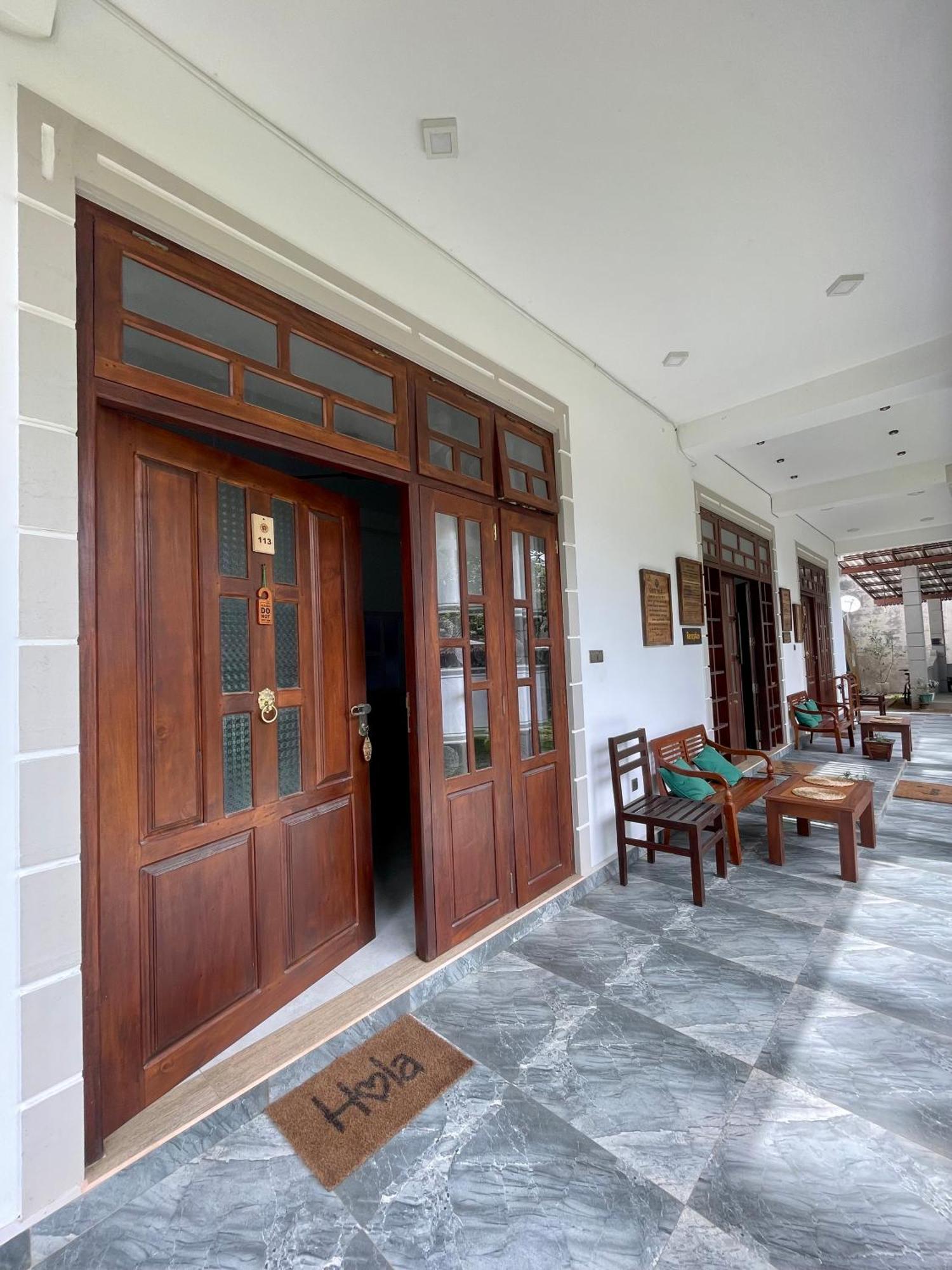 Plantation Surf Inn & Restaurant Midigama East Exterior foto