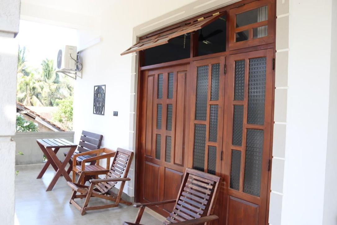 Plantation Surf Inn & Restaurant Midigama East Exterior foto