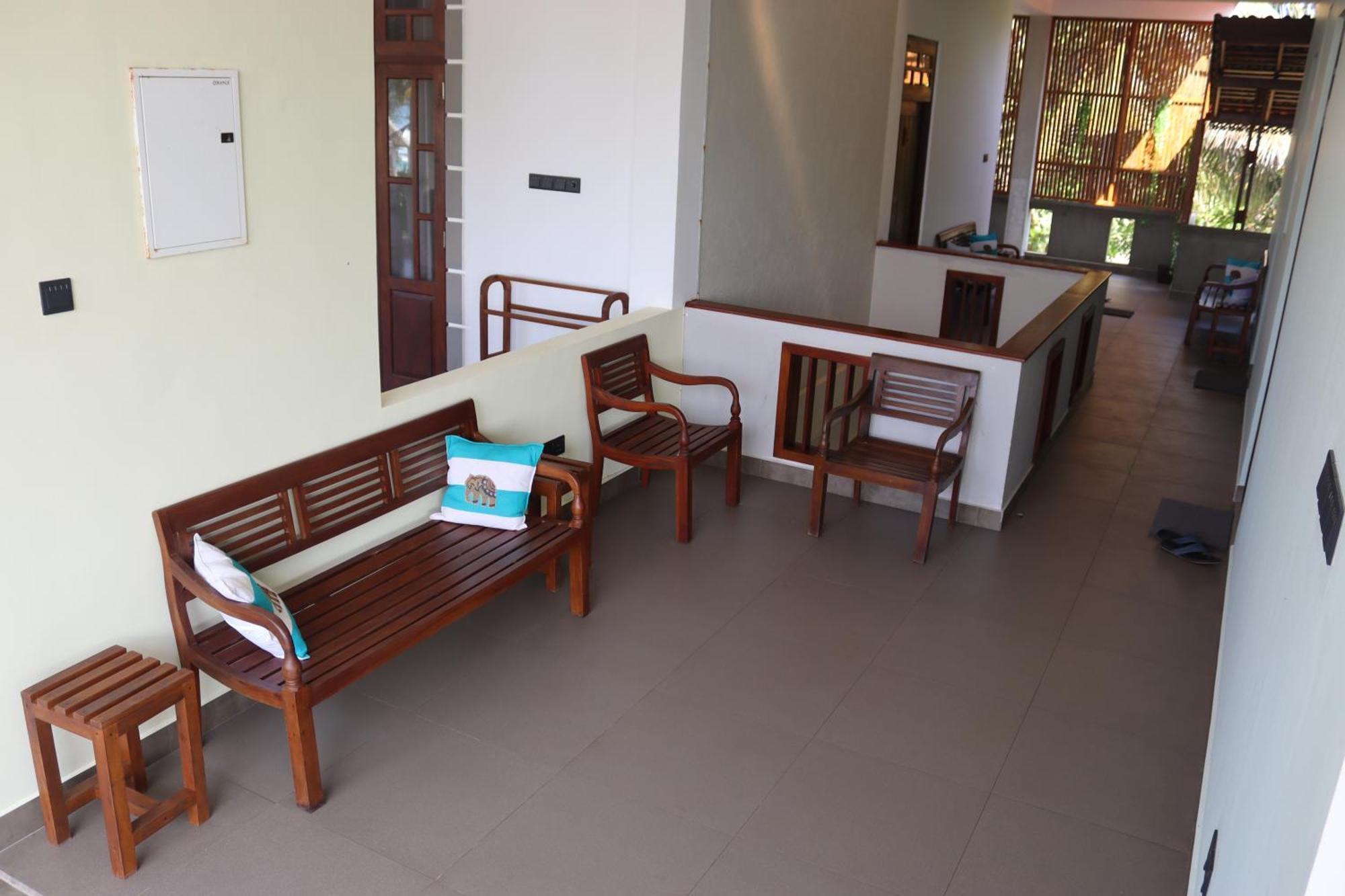 Plantation Surf Inn & Restaurant Midigama East Exterior foto
