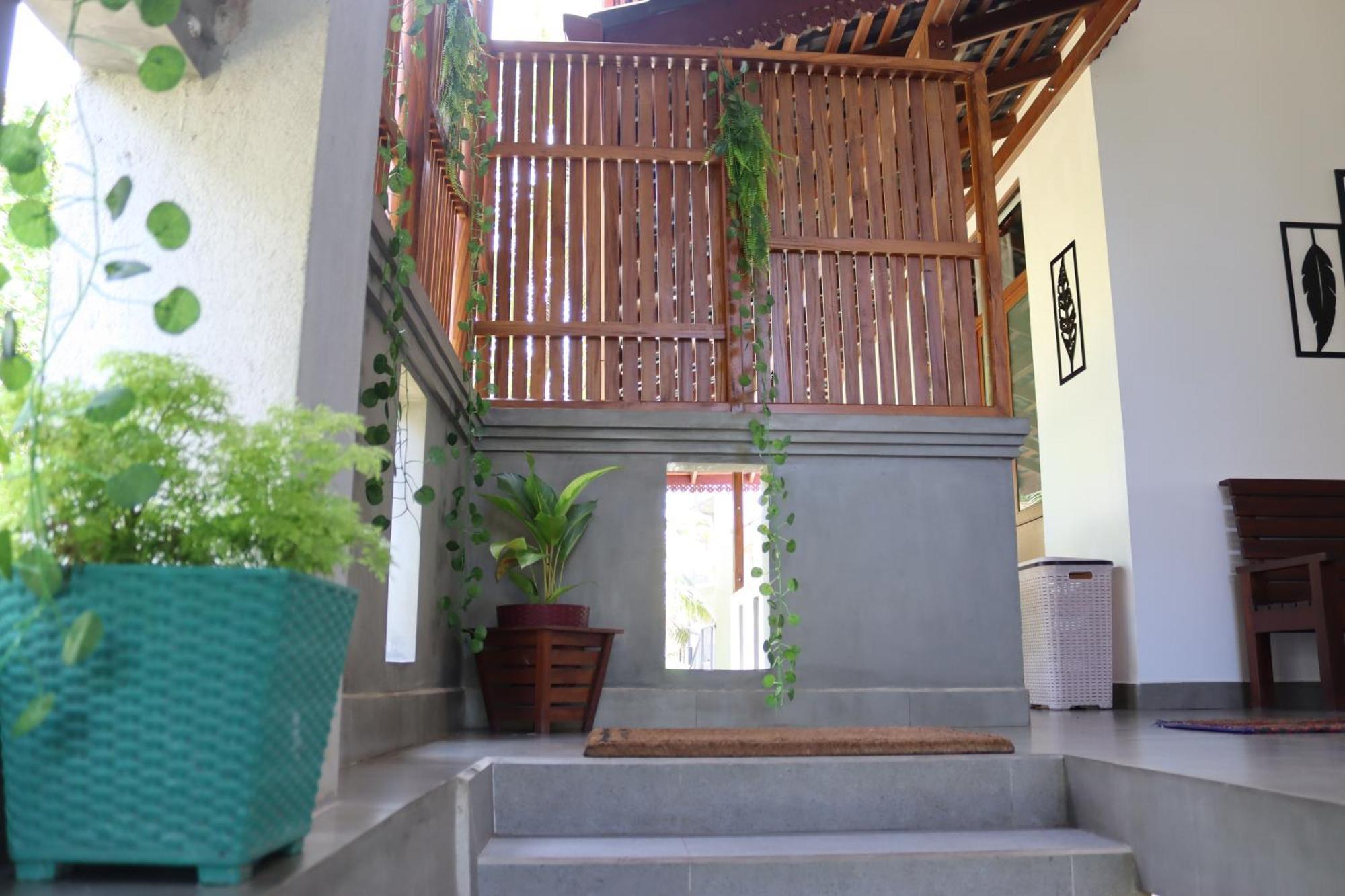 Plantation Surf Inn & Restaurant Midigama East Exterior foto