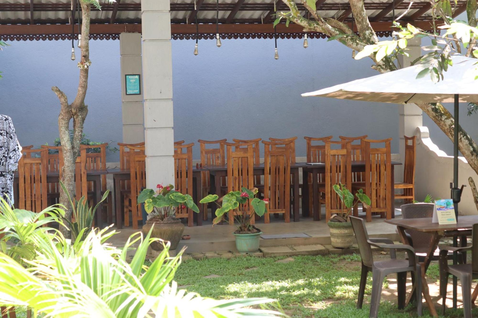 Plantation Surf Inn & Restaurant Midigama East Exterior foto