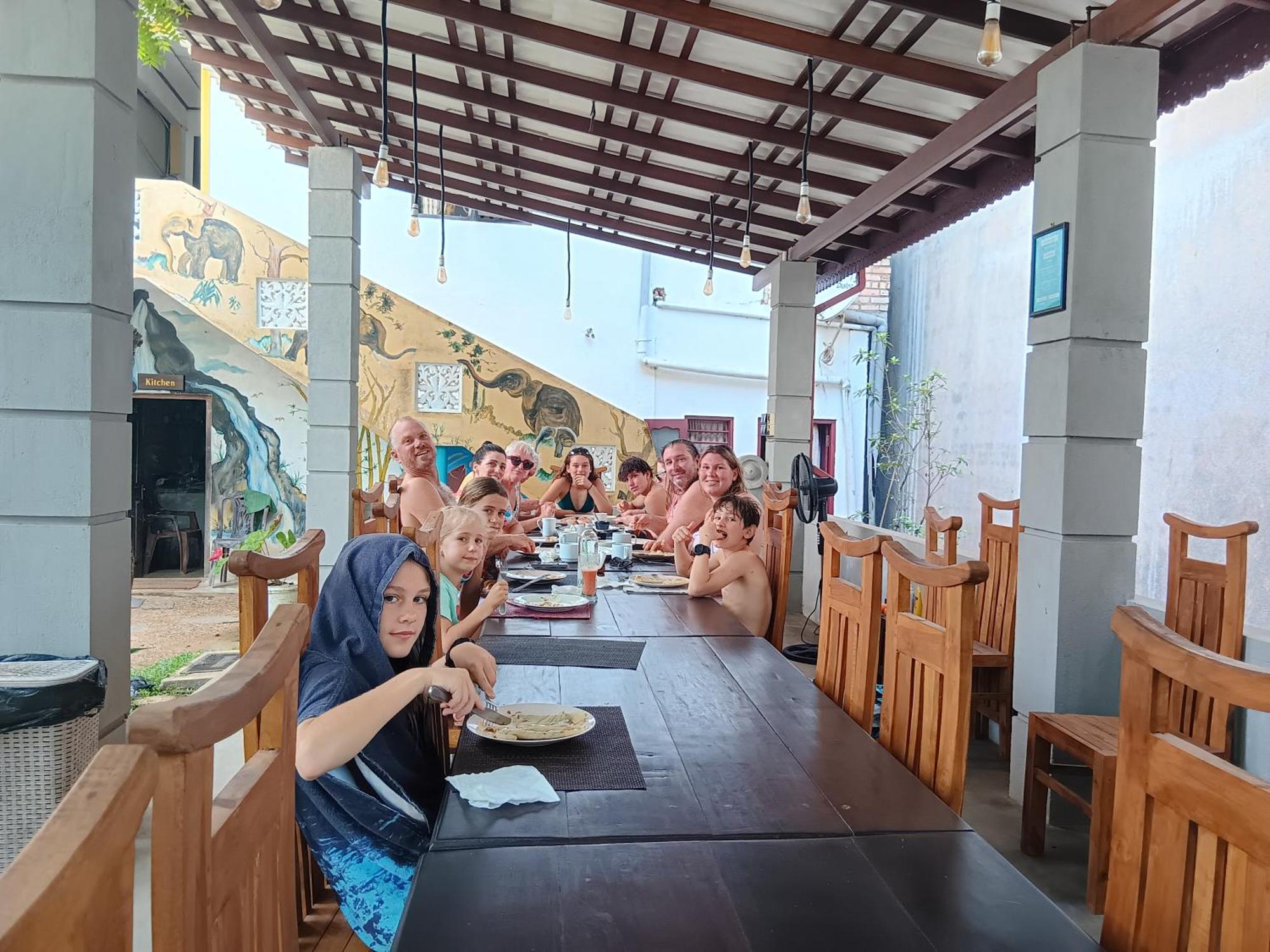 Plantation Surf Inn & Restaurant Midigama East Exterior foto