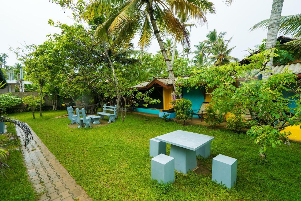 Plantation Surf Inn & Restaurant Midigama East Exterior foto